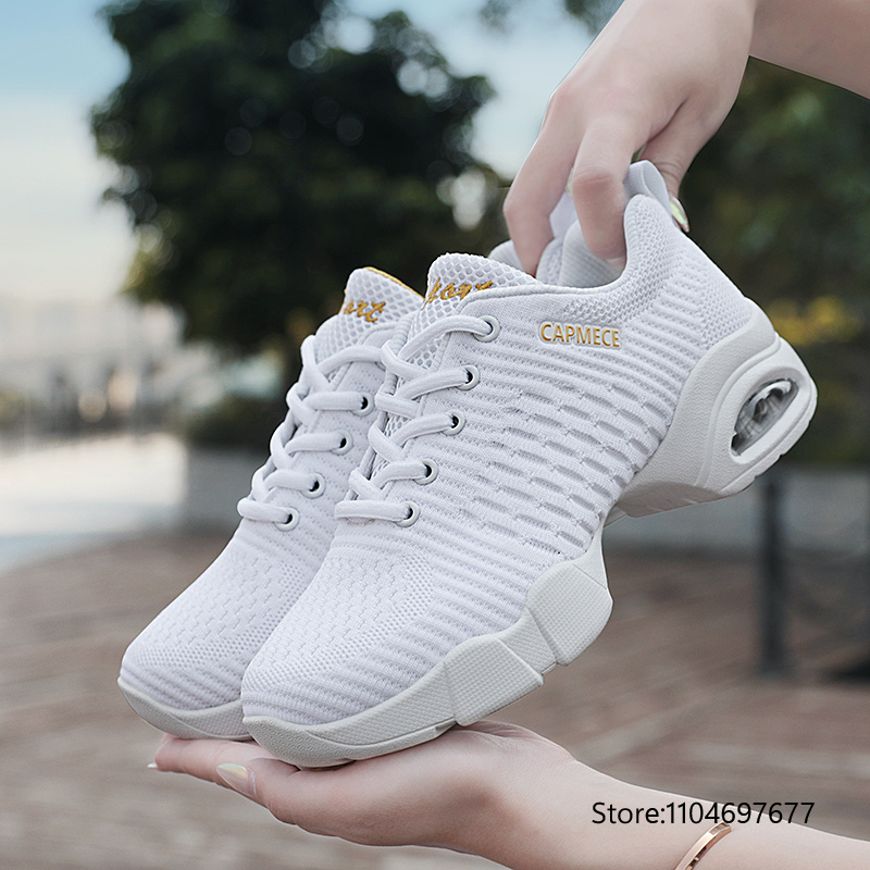 Ademende danssneakers voor dam - Zumba & Yoga Fitness By Anushree Pune Reviews recensie en prijs